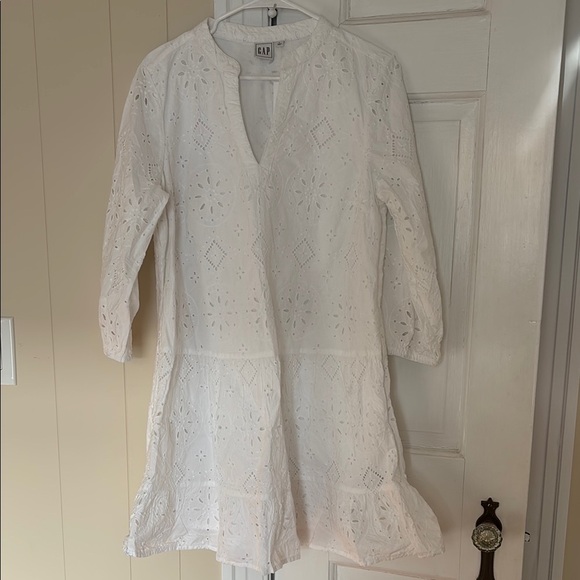 GAP Dresses & Skirts - GAP White Ruffled A-line Dress with V-neck